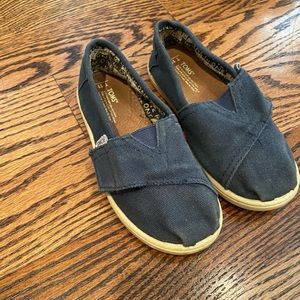 3/15$ * Toms Navy toddler size 11